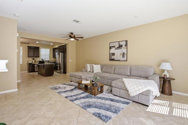 Detail Gallery Image 2 of 21 For 1874 Violet Ct #5,  Chula Vista,  CA 91913 - 3 Beds | 3/1 Baths