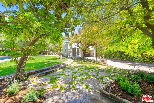 1004 N Beverly Drive, Beverly Hills CA: https://media.crmls.org/mediaz/d83ca8a4-3b5b-491e-be26-a74d08f240a8.jpg