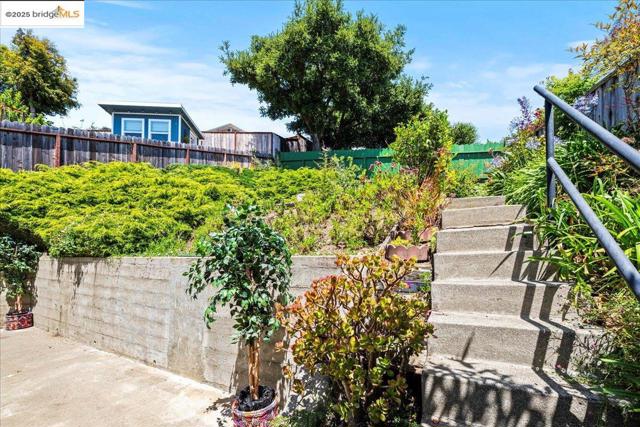 3312 Wisconsin St, Oakland CA: https://media.crmls.org/mediaz/d83d4d90-8e1a-4dc8-a733-b34c07603001.jpg