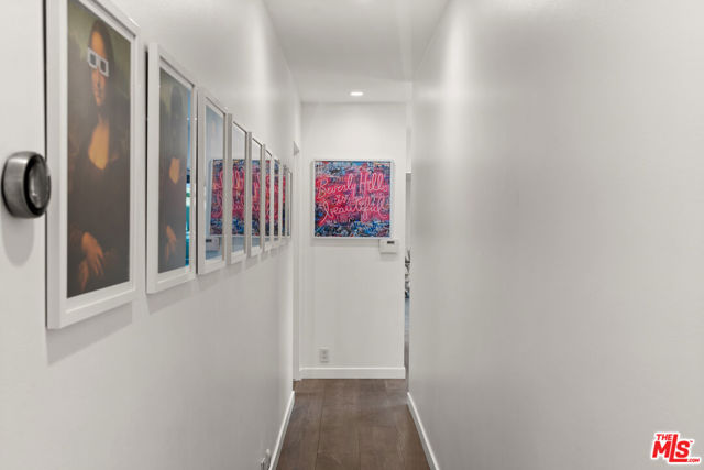 602 N Whittier Drive, Beverly Hills CA: https://media.crmls.org/mediaz/d83d9047-04d6-49e6-b1dc-162407d90011.jpg