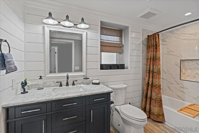22682 S Canada Ct, Lake Forest CA: https://media.crmls.org/mediaz/d83e8118-1652-47dd-adad-0078ccb651be.jpg