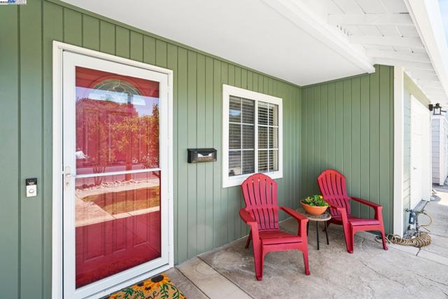 692 Adelle St, Livermore CA: https://media.crmls.org/mediaz/d83ea802-46d9-4369-89dc-794c20dd7927.jpg