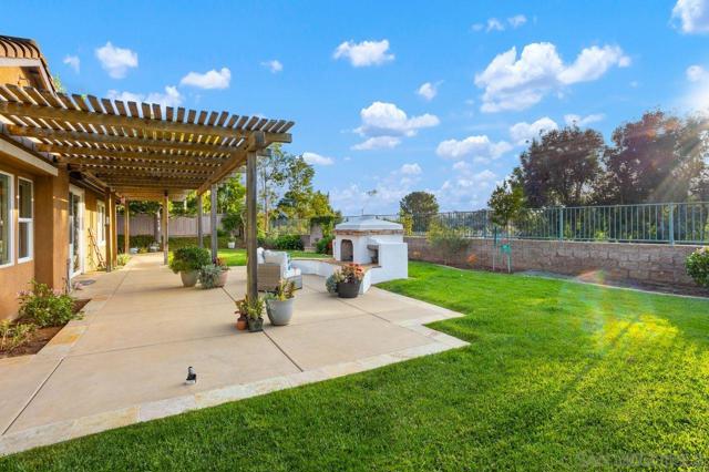 914 Lantana Ct, San Marcos CA: https://media.crmls.org/mediaz/d83ea9bf-15f9-43d7-8c7c-abddc0a68e5d.jpg