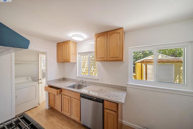 2056 Elm St, Livermore CA: https://media.crmls.org/mediaz/d83ec098-f36e-4135-a123-e2e08f33b8c3.jpg