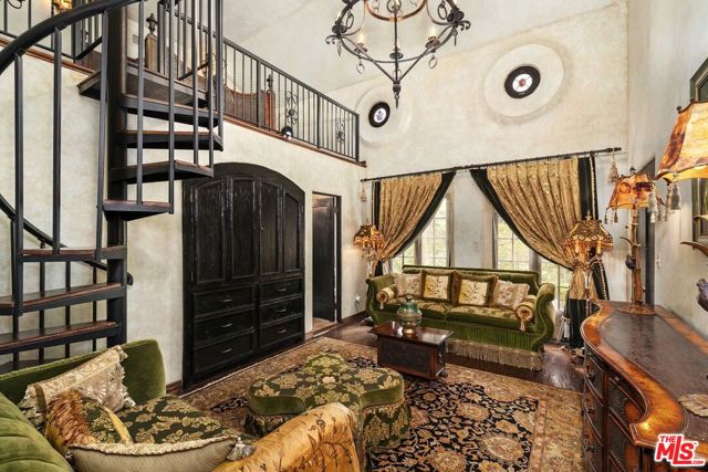4320 Cedarhurst Circle, Los Angeles CA: https://media.crmls.org/mediaz/d83f4b68-17b3-454a-a668-a8e46aaa8d83.jpg
