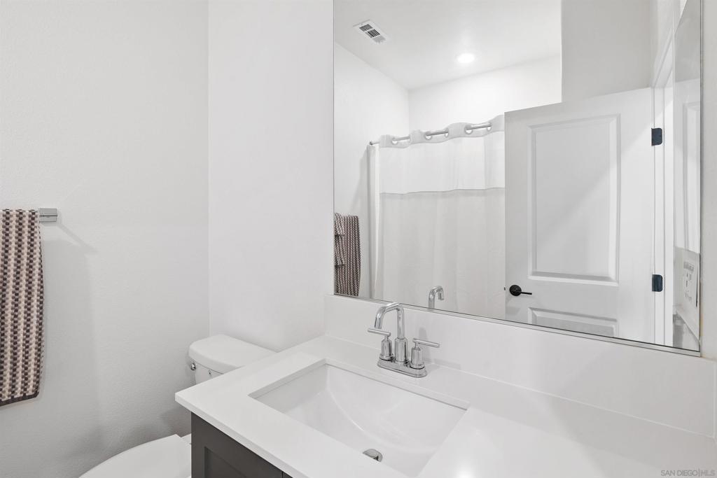 https://media.crmls.org/mediaz/d83f6ba0-3d80-429c-ba6c-8094bee64a7f.jpg?preset=X-Large