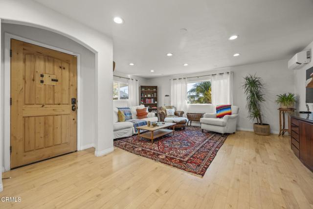 1727 San Nicholas Street, Ventura CA: https://media.crmls.org/mediaz/d83f8ad2-cf60-421d-90c0-d308cb001999.jpg