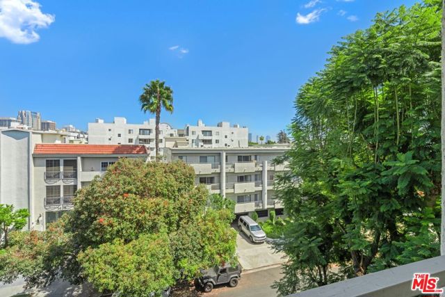 1440 Veteran Avenue, Los Angeles CA: https://media.crmls.org/mediaz/d83f8ee9-9712-4e90-a992-3a7b66c1f862.jpg