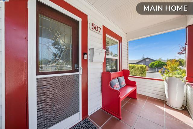 507 Maple St, Livermore CA: https://media.crmls.org/mediaz/d8403b9e-1352-45f5-a983-b3f11d9b6441.jpg