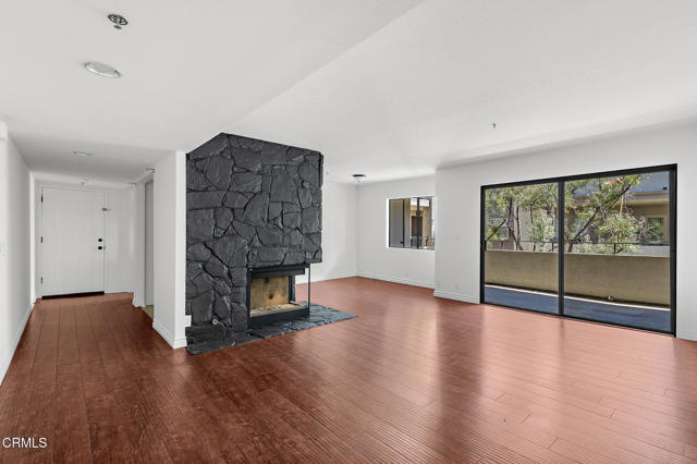 Detail Gallery Image 11 of 28 For 1000 E California Bld #204,  Pasadena,  CA 91106 - 2 Beds | 2/1 Baths