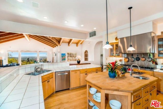 3756 FOOTHILL ESTATE (Private Lane) Road, Santa Barbara CA: https://media.crmls.org/mediaz/d840d99b-2e40-436e-91e0-0b123899b3ee.jpg