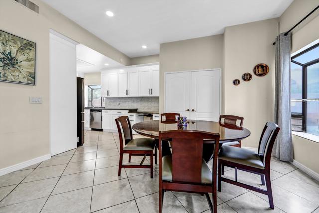 Detail Gallery Image 11 of 26 For 20920 Community St #7,  Canoga Park,  CA 91304 - 2 Beds | 2 Baths