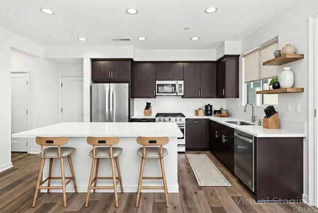 Detail Gallery Image 5 of 34 For 2080 Tango Loop #1,  Chula Vista,  CA 91915 - 4 Beds | 2/1 Baths