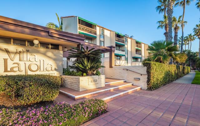 6455 La Jolla Blvd, La Jolla CA: https://media.crmls.org/mediaz/d8412078-0ed7-4f66-b067-ca4bfebbd613.jpg