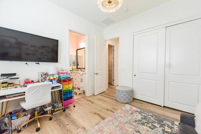 6981 Shadow Wood Drive, Moorpark CA: https://media.crmls.org/mediaz/d8416405-f691-45e9-9bcd-50d635a7089c.jpg