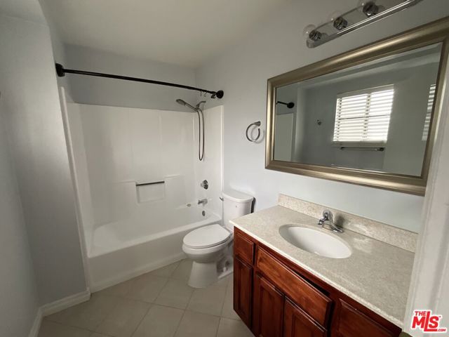 21 Palmetto Drive, Alhambra CA: https://media.crmls.org/mediaz/d8418d9b-1c06-4c9e-9d78-a36331b9aeff.jpg