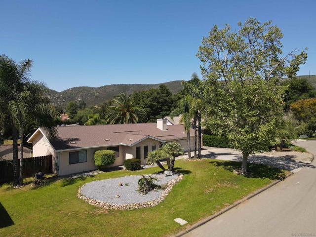 16328 Bassett Court, Ramona CA: https://media.crmls.org/mediaz/d841dd6f-6b31-4c04-bcd0-9eace4b8f073.jpg