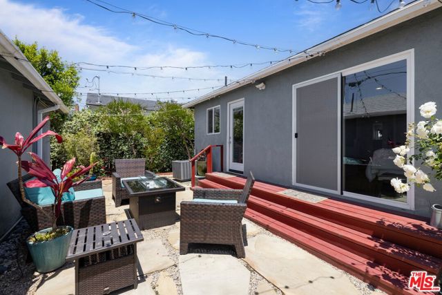 3551 S Bentley Avenue, Los Angeles CA: https://media.crmls.org/mediaz/d8429d43-2cc2-4152-ac16-268024a86826.jpg