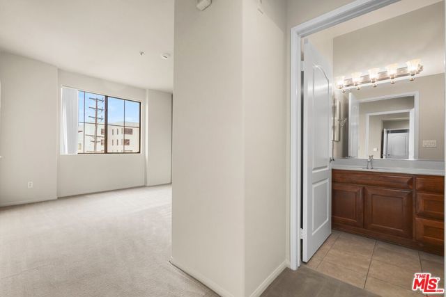10275 Missouri Avenue, Los Angeles CA: https://media.crmls.org/mediaz/d842cd71-0d2e-4d95-b29e-49122a9df994.jpg