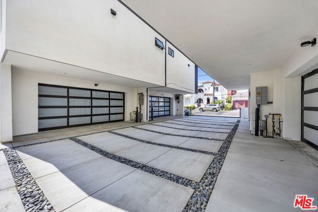 5868 Saturn Street, Los Angeles CA: https://media.crmls.org/mediaz/d84312cd-da89-4633-9939-9e445cb8dd45.jpg