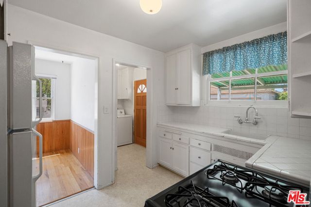 2725 Midvale Avenue, Los Angeles CA: https://media.crmls.org/mediaz/d8433289-32c1-4e7e-bf57-e8acfff0dffd.jpg