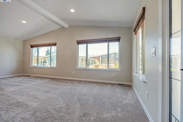 29270 Sandburg Way, Hayward CA: https://media.crmls.org/mediaz/d8435855-e37c-433a-9028-8a1a84e548f6.jpg