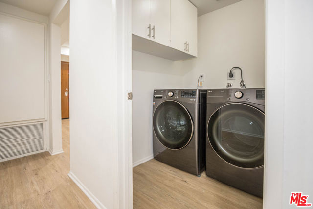 410 S Barrington Avenue, Los Angeles CA: https://media.crmls.org/mediaz/d844a90c-bea6-4e2f-9578-7568c84d0abc.jpg