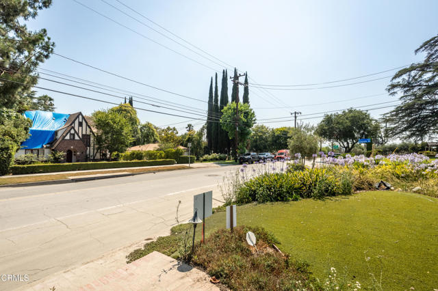 1215 E Mendocino Street, Altadena CA: https://media.crmls.org/mediaz/d844c25b-c2c3-4c32-99be-901ccf9090ad.jpg