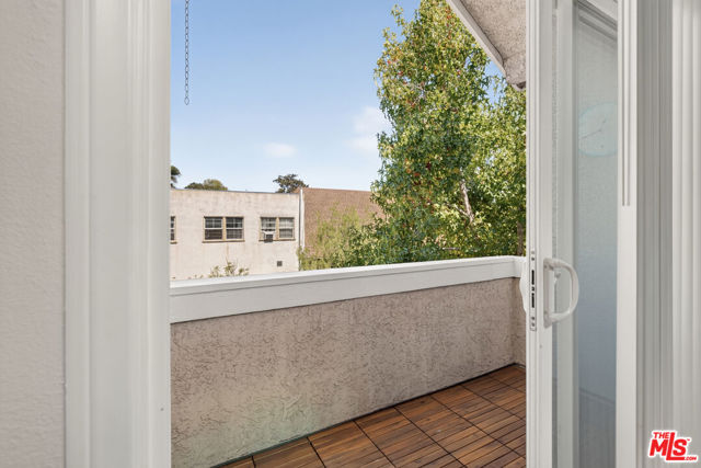 9707 Charnock Avenue, 203 photo 27