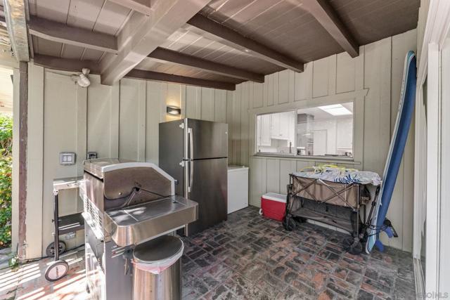 2315 Avenida De La Playa, La Jolla CA: https://media.crmls.org/mediaz/d84560d0-5789-4927-b459-de16aba3b8be.jpg