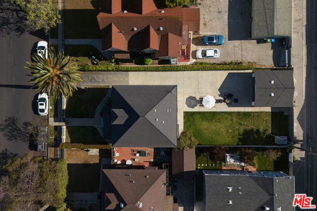 2907 Halldale Avenue, Los Angeles CA: https://media.crmls.org/mediaz/d84566a7-8e2c-42e4-9266-9a83b0d13d01.jpg