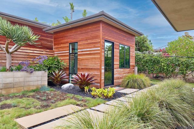 630 Ocean View Avenue, Encinitas CA: https://media.crmls.org/mediaz/d8457e54-12a5-49e5-b1ef-00882e9a6957.jpg
