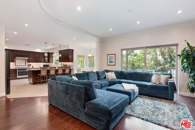 1524 Reeves Street, Los Angeles CA: https://media.crmls.org/mediaz/d8458a7f-c741-4eba-8a4e-ff2e4657e9cc.jpg