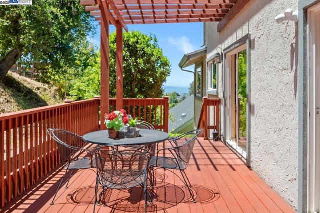 3457 Hackamore Dr, Hayward CA: https://media.crmls.org/mediaz/d8459b67-97d5-4617-987d-755362eeda30.jpg