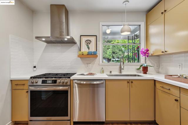 1621 Everett St, El Cerrito CA: https://media.crmls.org/mediaz/d845c2d3-a101-4707-a82a-cf6e45cbb92b.jpg