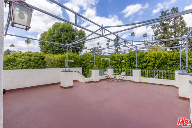 2086 S Oak Knoll Avenue, San Marino CA: https://media.crmls.org/mediaz/d845f36f-ea02-4086-8bb4-1f3adb9c9340.jpg