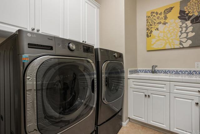2409 Andersen Lane, Vista CA: https://media.crmls.org/mediaz/d84646d5-7abc-4503-8863-26d3219c4efb.jpg