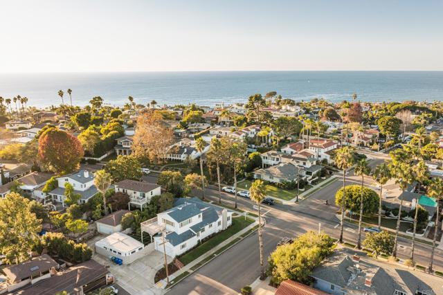 Detail Gallery Image 5 of 63 For 1045 Tarento Dr, San Diego,  CA 92107 - 4 Beds | 4 Baths