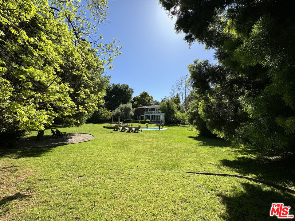 https://media.crmls.org/mediaz/d8477bab-950a-44eb-a7a1-462ba5d88665.jpg?preset=X-Large