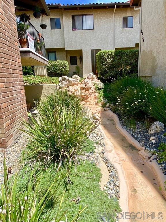 1905 Alga Rd, Carlsbad CA: https://media.crmls.org/mediaz/d847ba30-7425-494a-b0be-a2dc540575cb.jpg