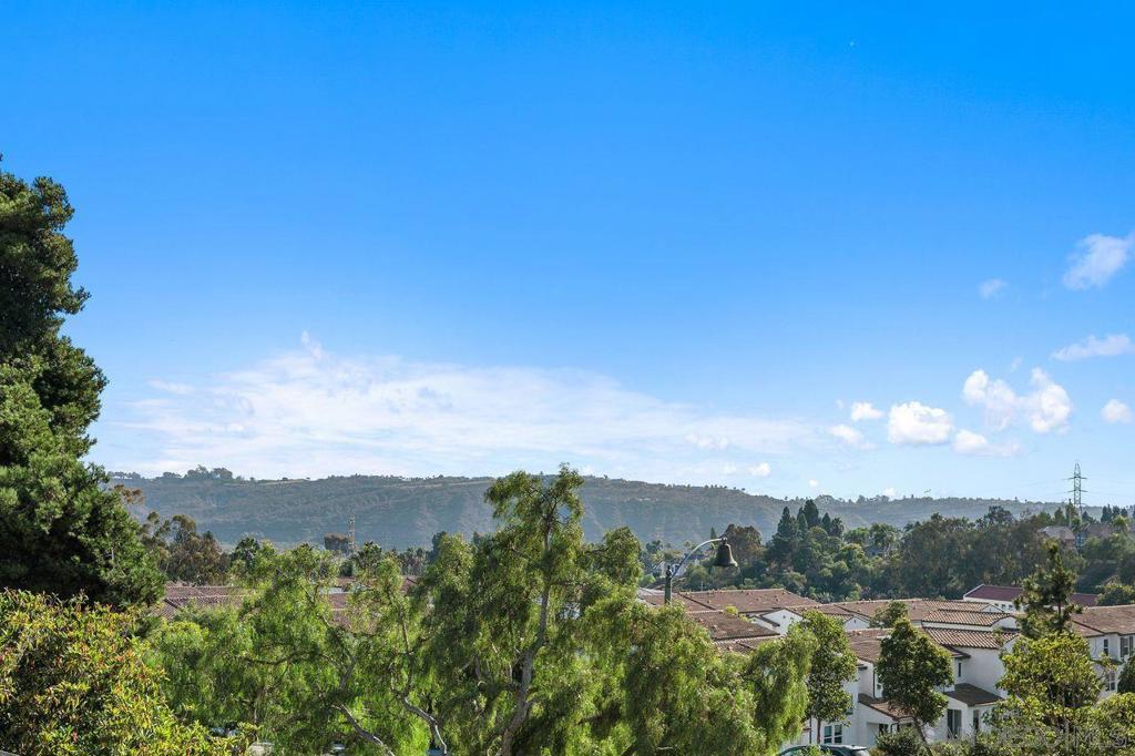https://media.crmls.org/mediaz/d8482a26-a2d1-4e01-ac24-57adc56d97b9.jpg?preset=X-Large