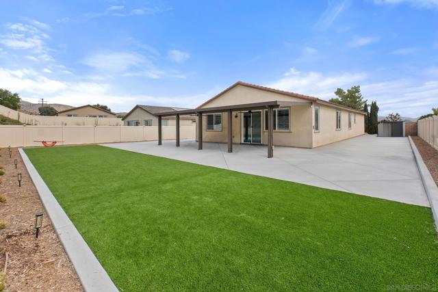 15219 Laguna Ave, Lake Elsinore CA: https://media.crmls.org/mediaz/d8486148-b9b6-467a-9be8-84c1ba931afe.jpg