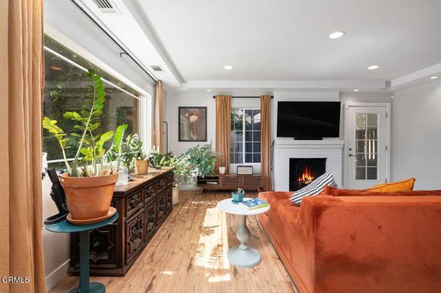 Detail Gallery Image 2 of 27 For 3847 Sunbeam Dr, Los Angeles,  CA 90065 - 3 Beds | 2/1 Baths