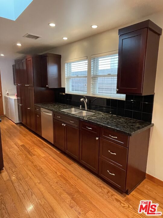 926 California Avenue, Venice CA: https://media.crmls.org/mediaz/d8490616-b34c-4998-80d6-d3afccdba120.jpg