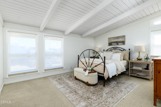 1905 Ocean Drive, Oxnard CA: https://media.crmls.org/mediaz/d849a8e8-2f39-49f7-9ef7-848aef15148c.jpg