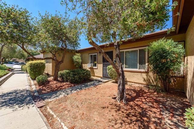 8721 Wahl St, Santee CA: https://media.crmls.org/mediaz/d84a26be-83e7-48cf-9c2f-764a24072ffd.jpg