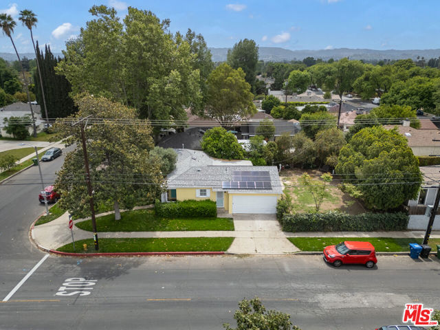 6961 Zelzah Avenue, Reseda CA: https://media.crmls.org/mediaz/d84a8551-ec89-4faf-b6db-d9f2579ac5d7.jpg