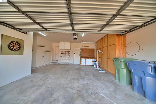 1425 Forest Dr, Turlock CA: https://media.crmls.org/mediaz/d84ade9a-0ab7-4970-aef6-699febcbcd5b.jpg