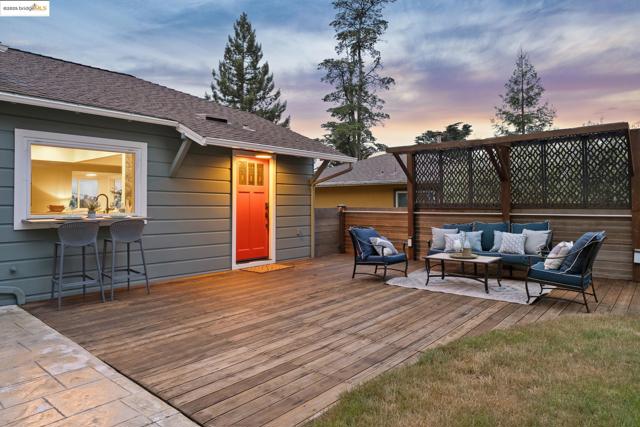 6951 Chambers Dr, Oakland CA: https://media.crmls.org/mediaz/d84b0358-3994-4d41-915a-f97f8c213e68.jpg