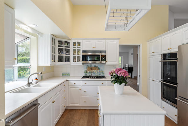 6861 Aviano Drive, Camarillo CA: https://media.crmls.org/mediaz/d84b19a9-d35b-4d82-a0b6-68759881d189.jpg